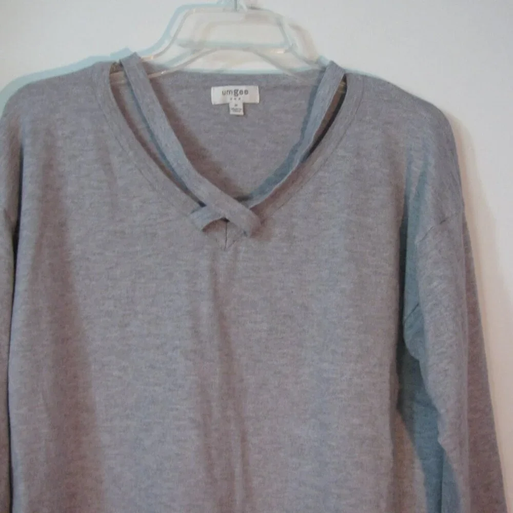 * Umgee Knit Top Medium EUC Gray Shirt Super Soft Stretch - Picture 3 of 4